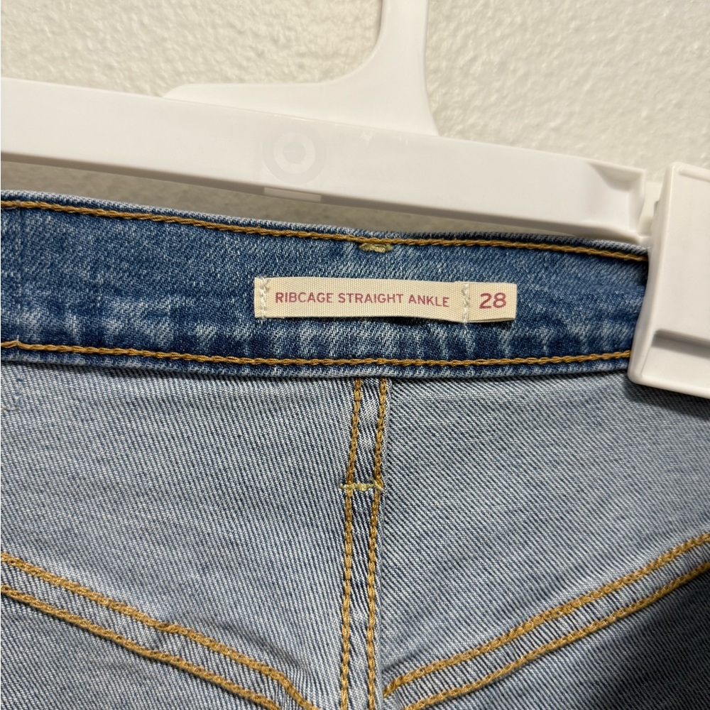 Levi's Women's Medium Wash Ribcage Straight Ankle Jeans Size 28 - Picture 4 of 8